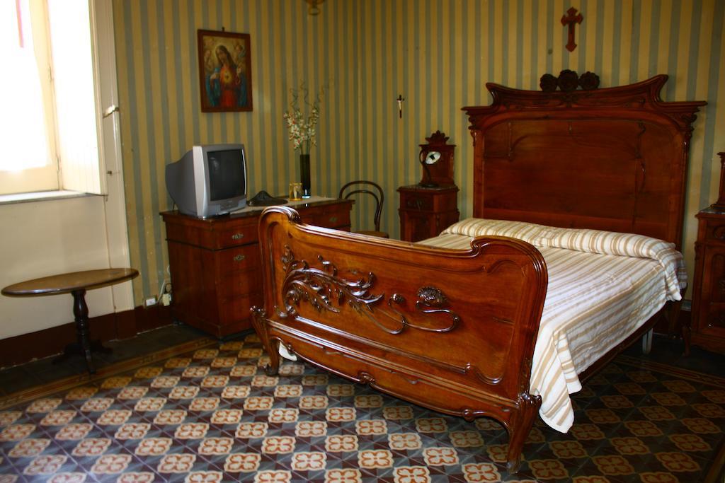 B&B Sotto I Pini Zafferana Etnea Ruang foto