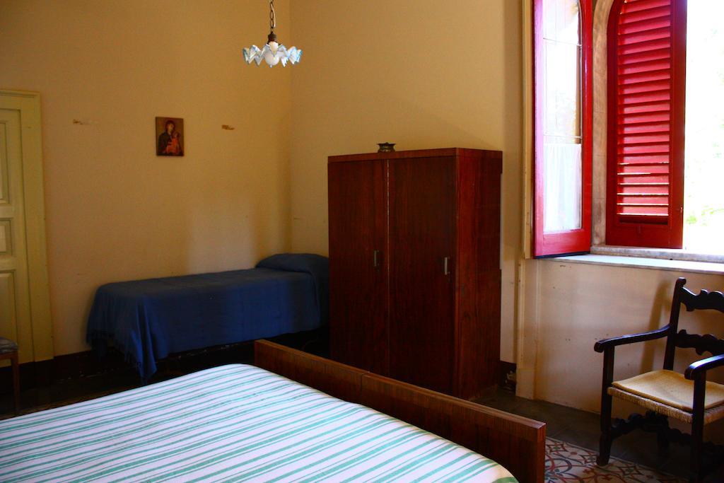 B&B Sotto I Pini Zafferana Etnea Bagian luar foto
